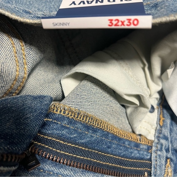 Old Navy Men’ 32x30 Basic Skinny Built In Flex Medium Wash Distressed Jeans NWT - Picture 11 of 14